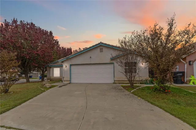 a view of a house with a yard and garage