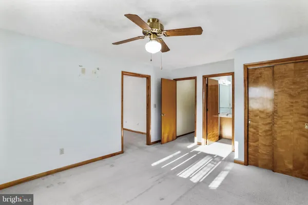a view of livingroom with ceiling fan