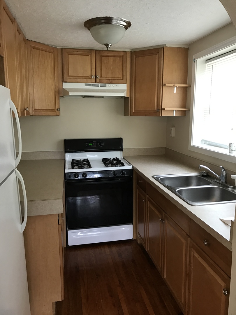 819 Price Street Morris, IL 60450 - Photo 4 of 10 a kitchen with granite countertop a stove sink and cabinets