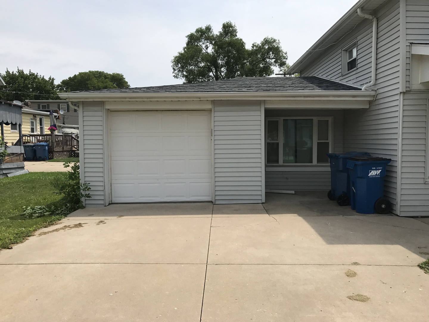 819 Price Street Morris, IL 60450 - Photo 10 of 10 a backyard of a house with basket ball court and entertaining space