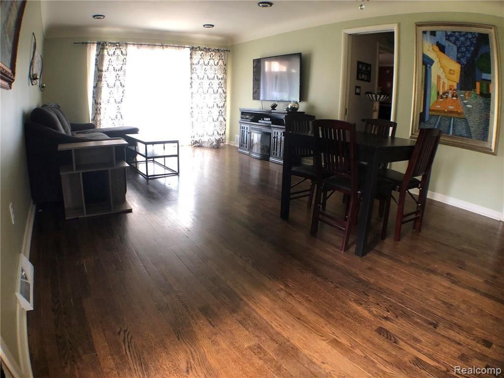499 Rochdale Drive South Rochester, MI 48309 - Photo 23 of 28 Living Room 04.jpg
