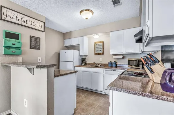 $1,200 | 400 Fall Circle, Unit C, College Station, TX 77840