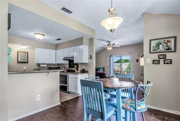 $1,200 | 400 Fall Circle, Unit C, College Station, TX 77840