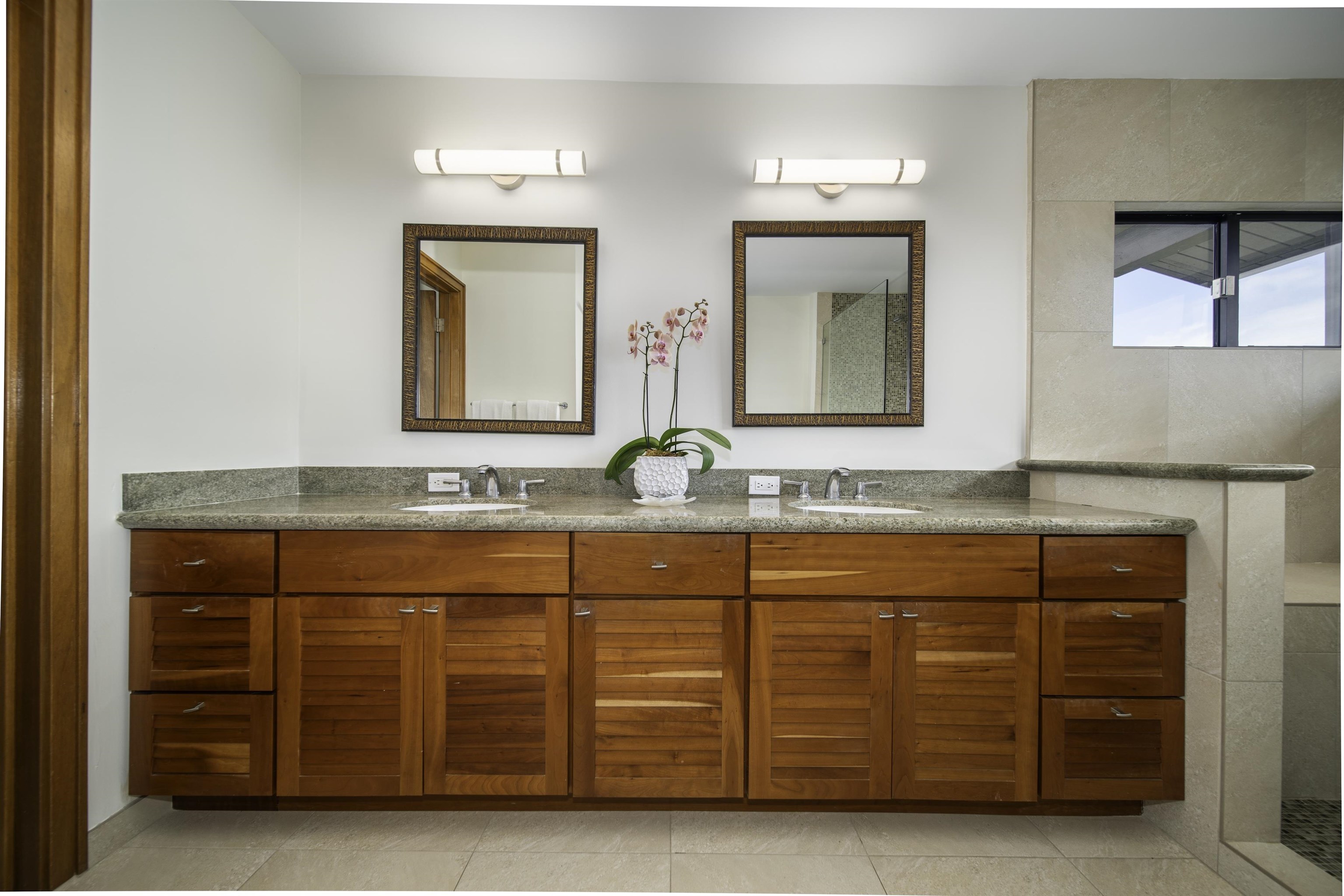 100 Ridge Road, Unit 232324 Lahaina, HI 96761 - Photo 28 of 50 a bathroom with a sink and a mirror