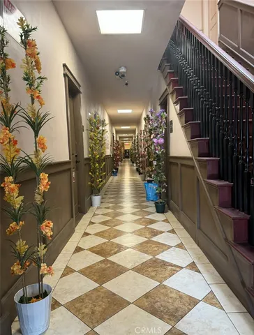 a view of entryway and livingroom with furniture
