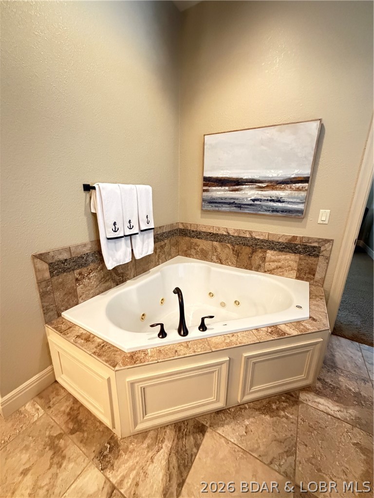 3168 Twin Rivers Point, Unit 4E Camdenton, MO 65020 - Photo 25 of 59 Jetted tub