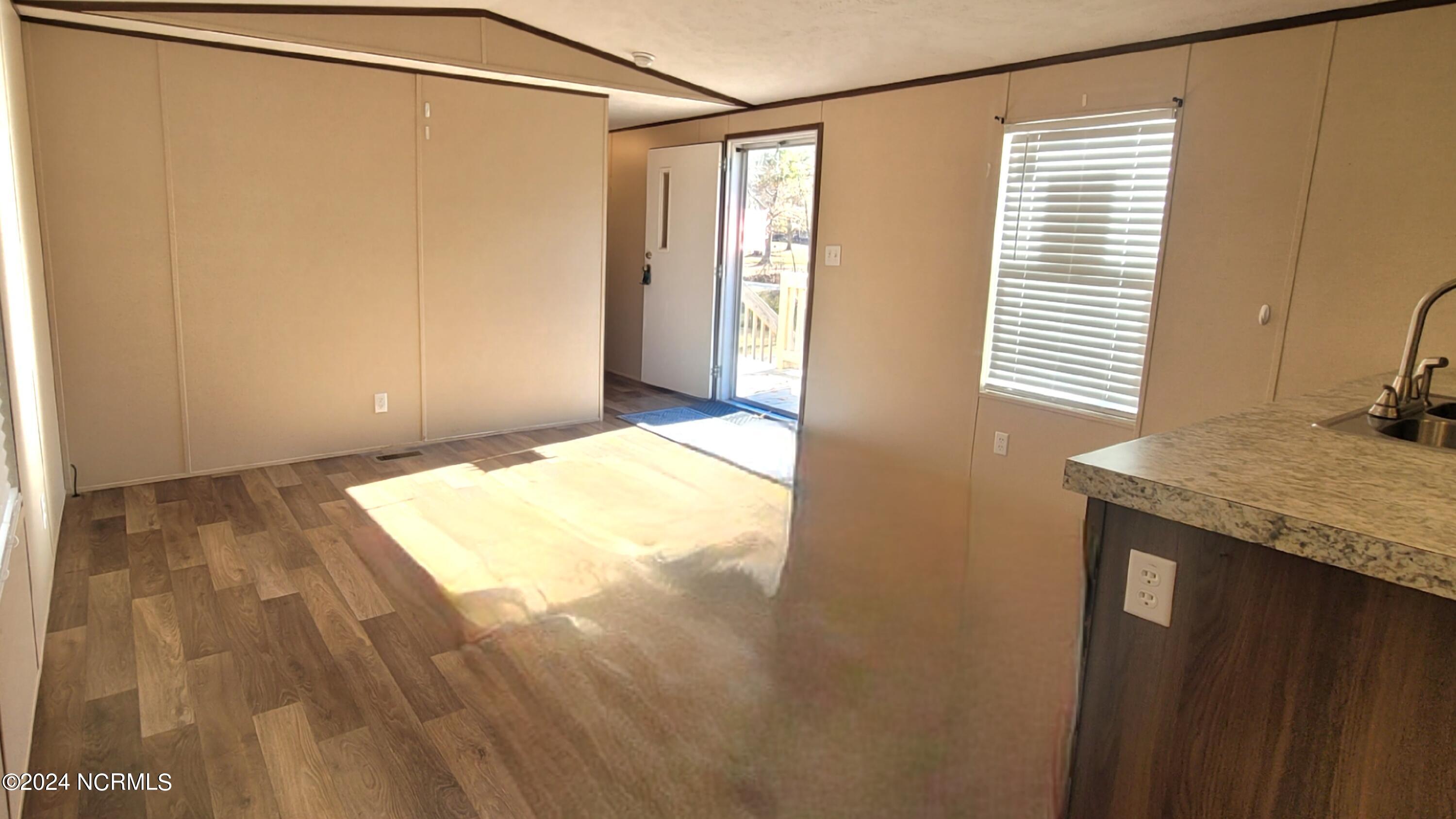 190 Wildlife Road New Bern, NC 28560 - Photo 9 of 25 Living Room