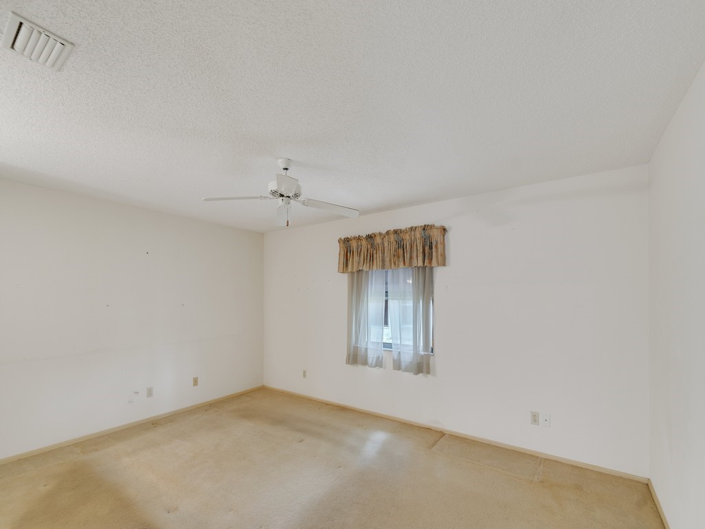 717 Doctor Avenue Sebastian, FL 32958 - Photo 20 of 33 an empty room with windows and closet