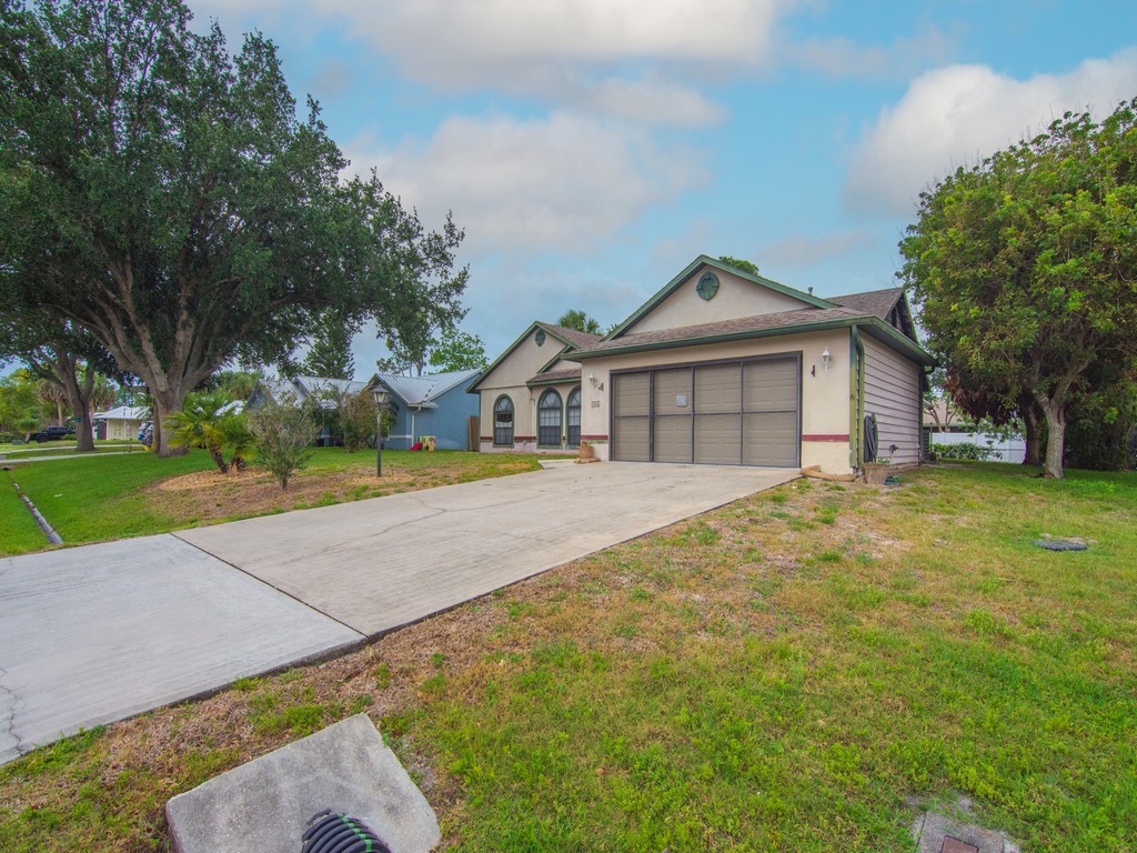 717 Doctor Avenue Sebastian, FL 32958 - Photo 3 of 33 a front view of a house with garden