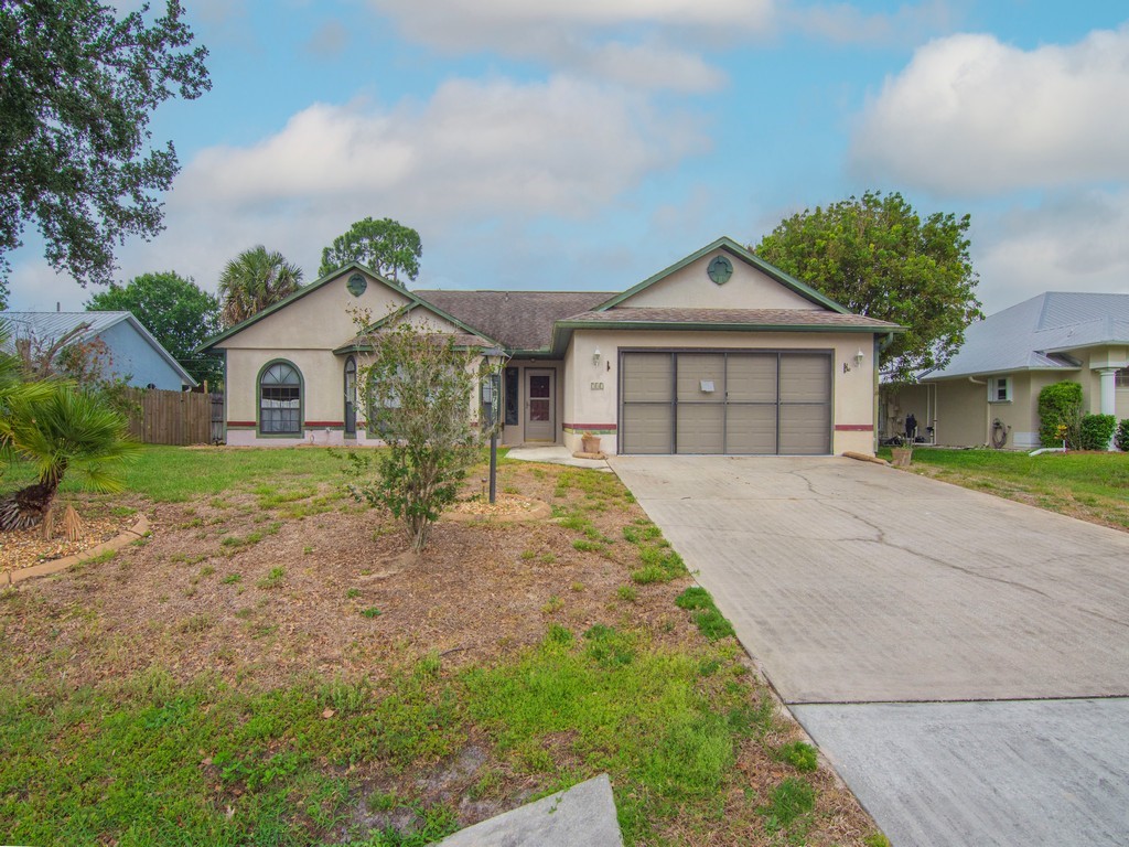 717 Doctor Avenue Sebastian, FL 32958 - Photo 4 of 33 a front view of a house with a yard and garage