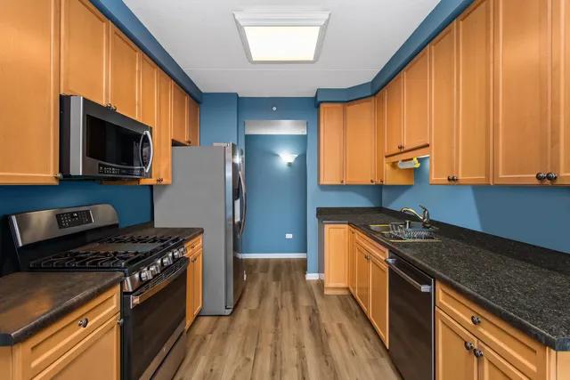 $337,500 | 365 Graceland Avenue, Unit 205A, Des Plaines, IL 60016