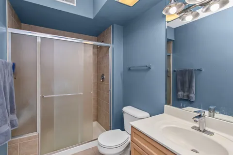 $335,000 | 365 Graceland Avenue, Unit 205A, Des Plaines, IL 60016