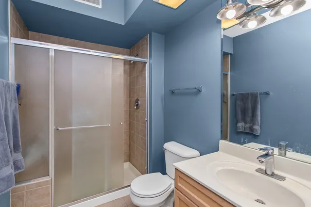 $337,500 | 365 Graceland Avenue, Unit 205A, Des Plaines, IL 60016