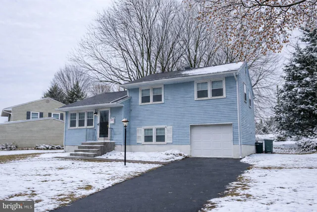 $325,000 | 1045 Wagoner Drive, Wilmington, DE 19805