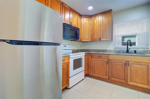 $2,395 | 1915 Saginaw Court, Oldsmar, FL 34677