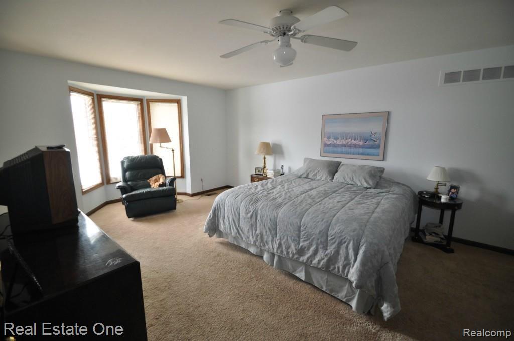 2595 Lambeth Park Rochester, MI 48306 - Photo 18 of 30 LARGE MASTER BEDROOM WITH BAY WINDOWS