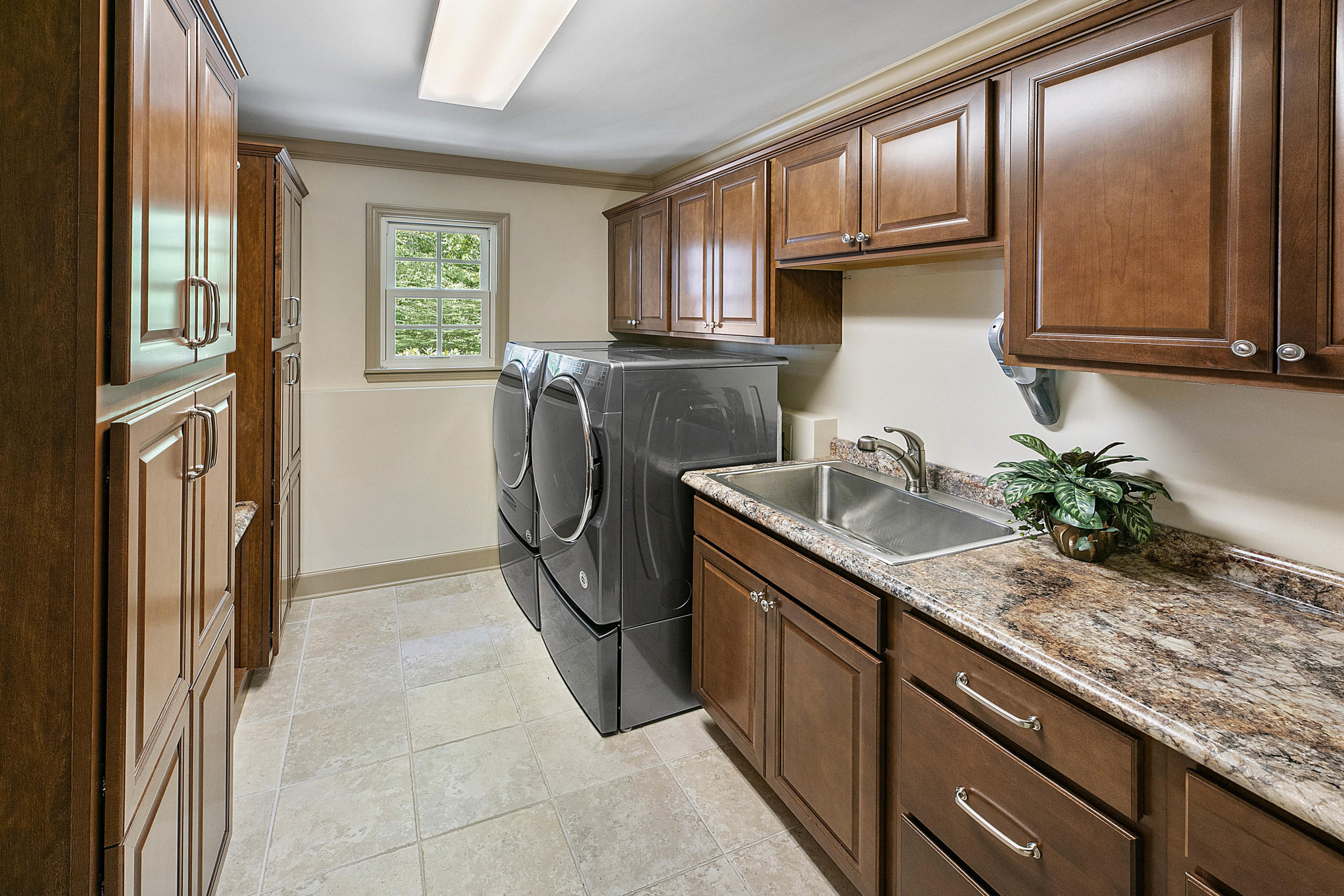203 Connors Circle Oak Ridge, TN 37830 - Photo 12 of 33 Laundry Room