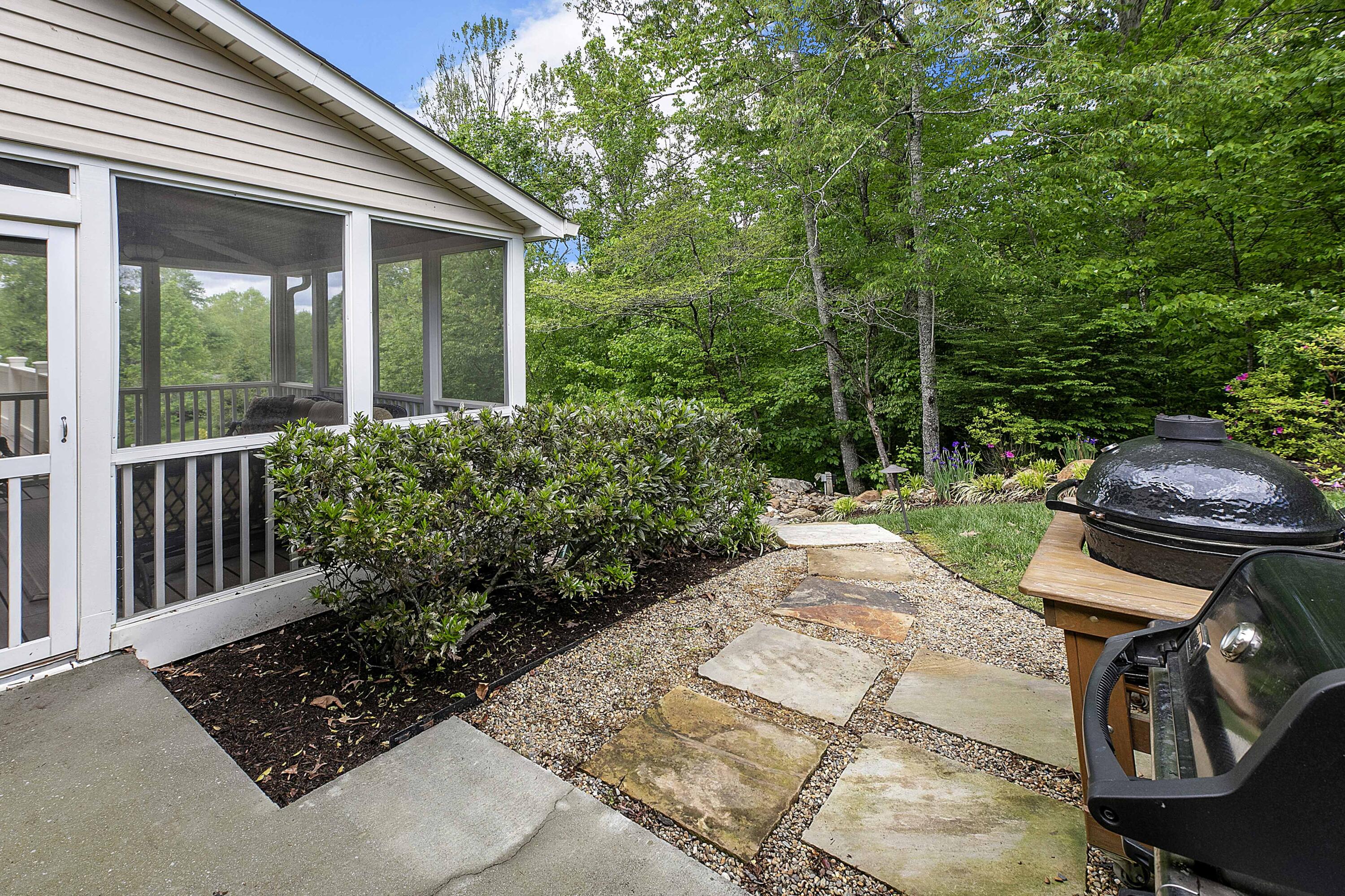 203 Connors Circle Oak Ridge, TN 37830 - Photo 18 of 33 Grill Area