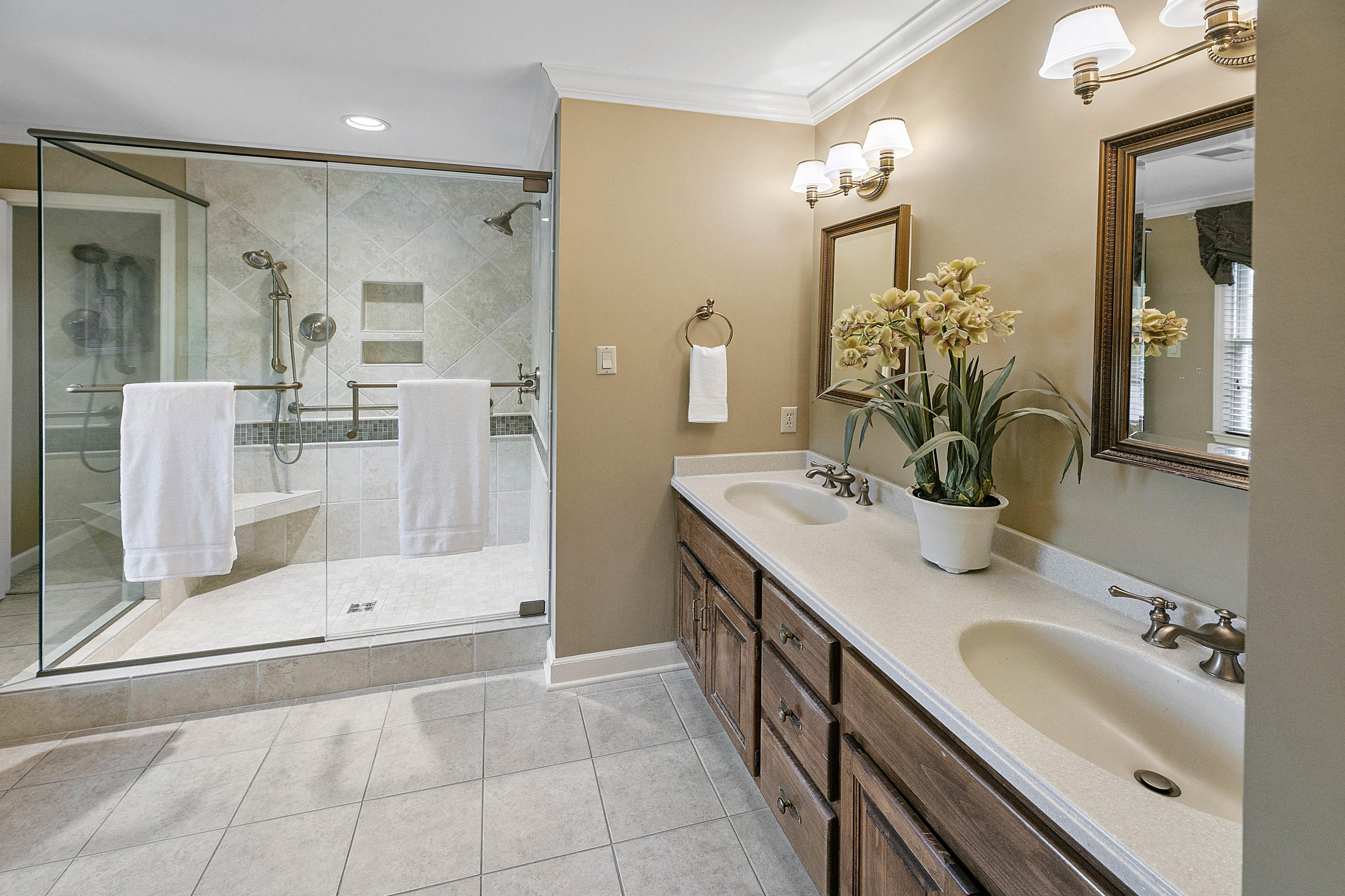203 Connors Circle Oak Ridge, TN 37830 - Photo 22 of 33 Master Bathroom