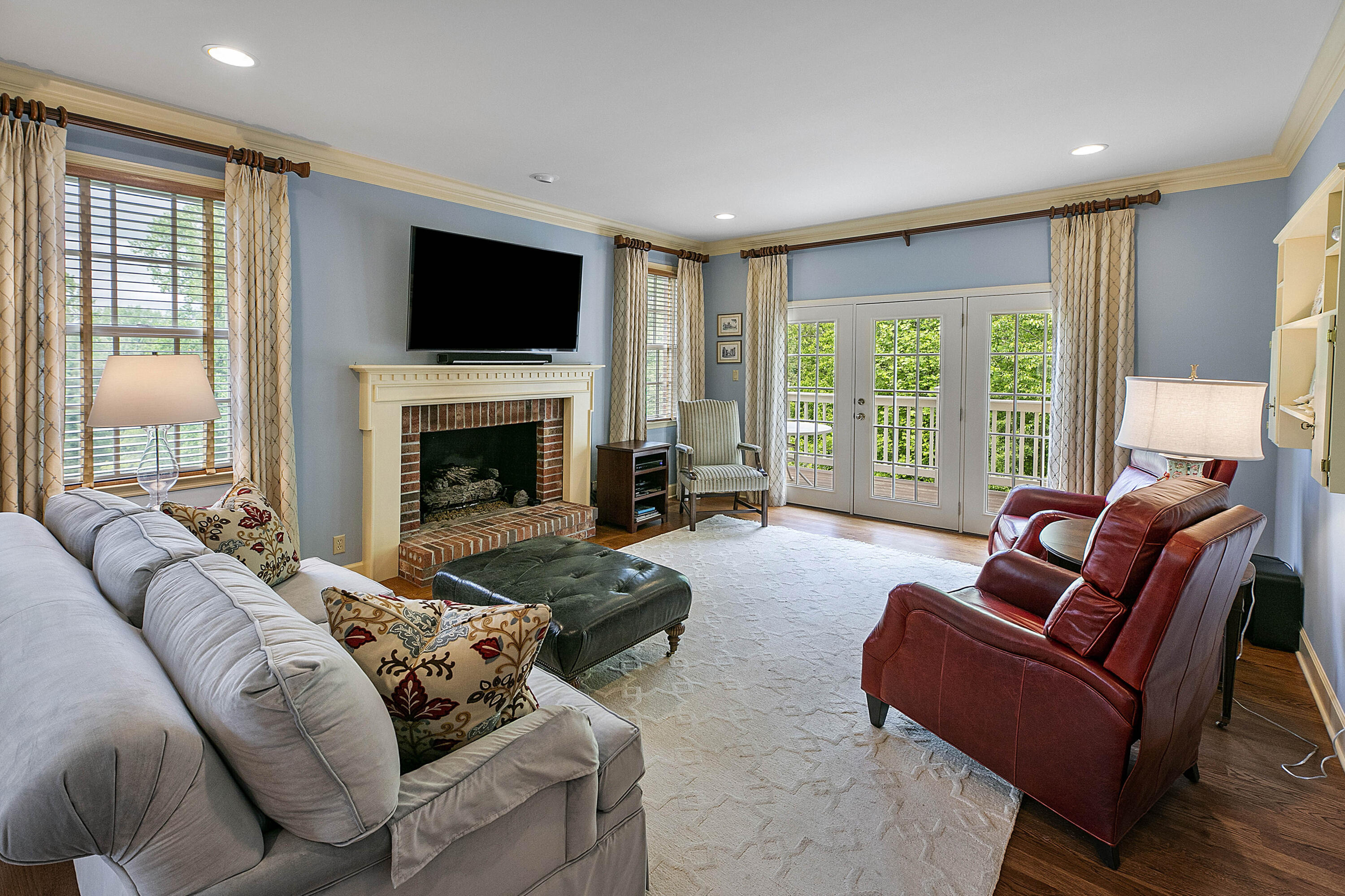 203 Connors Circle Oak Ridge, TN 37830 - Photo 7 of 33 Lots of Natural Light