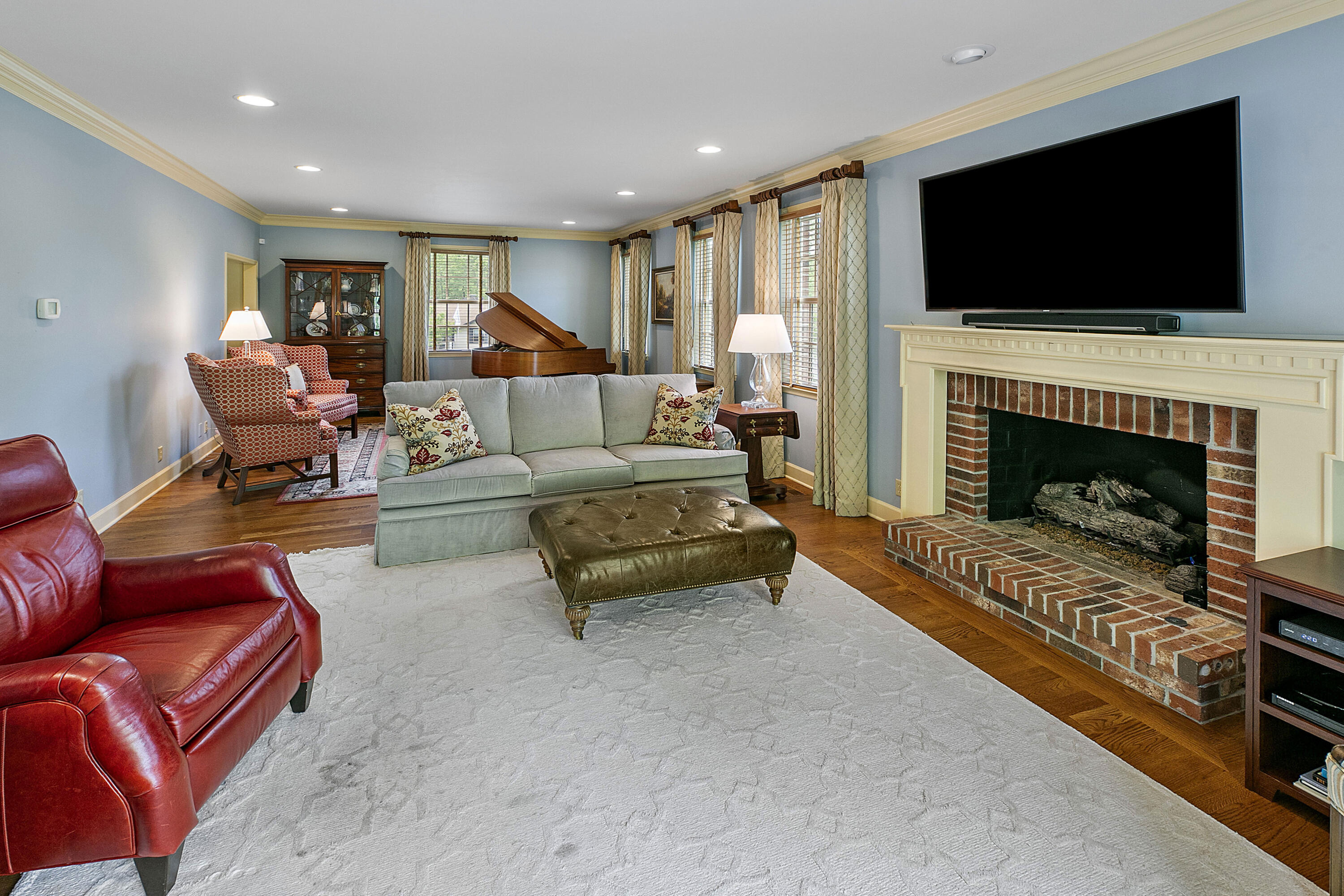 203 Connors Circle Oak Ridge, TN 37830 - Photo 8 of 33 Fireplace