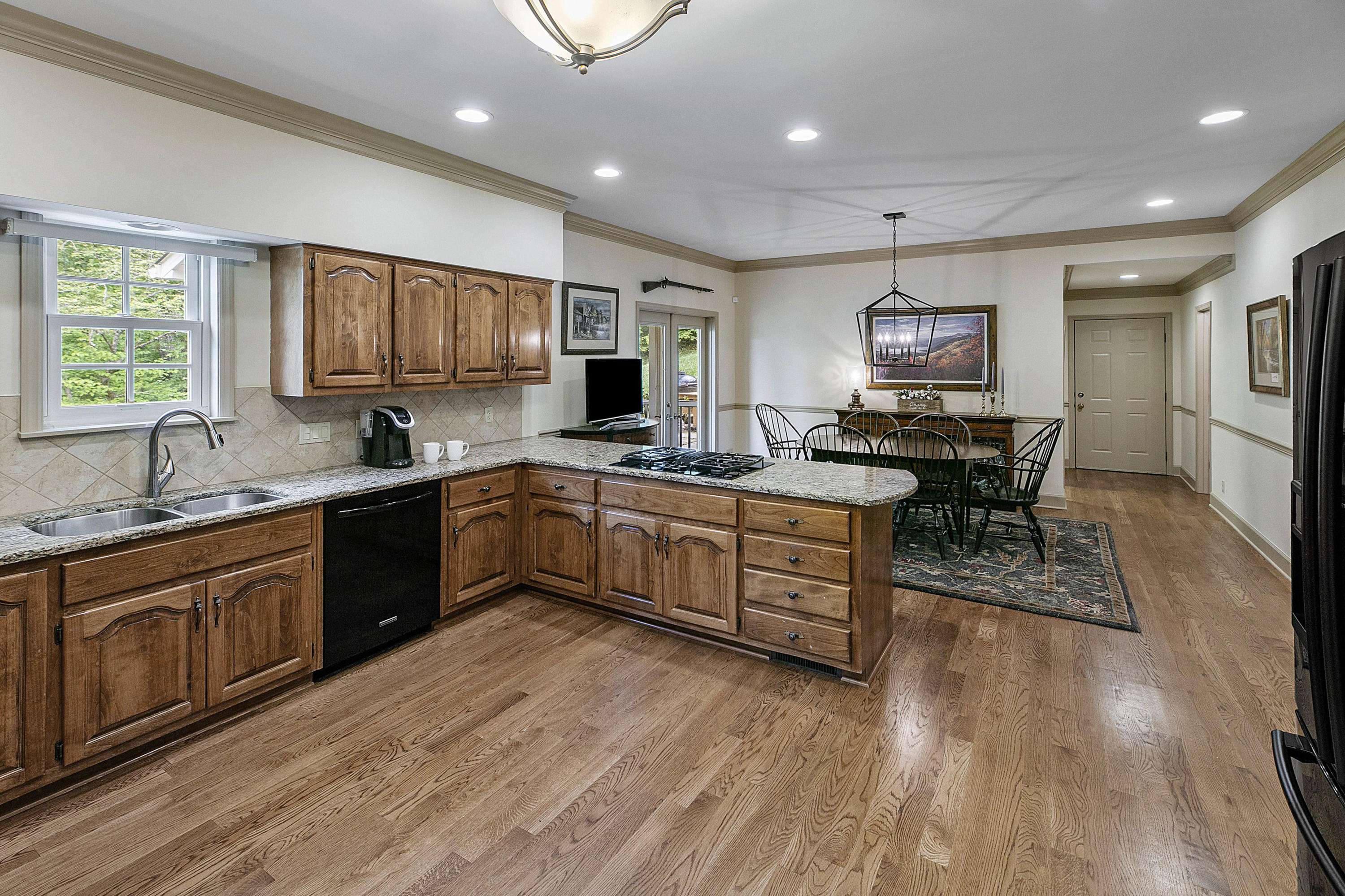 203 Connors Circle Oak Ridge, TN 37830 - Photo 9 of 33 Tons of Space to Entertain