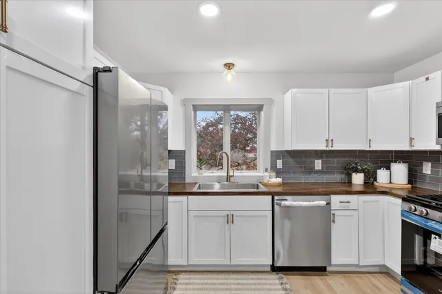 $590,000 | 9780 Courtland Drive Northeast, Rockford, MI 49341