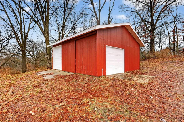 $590,000 | 9780 Courtland Drive Northeast, Rockford, MI 49341