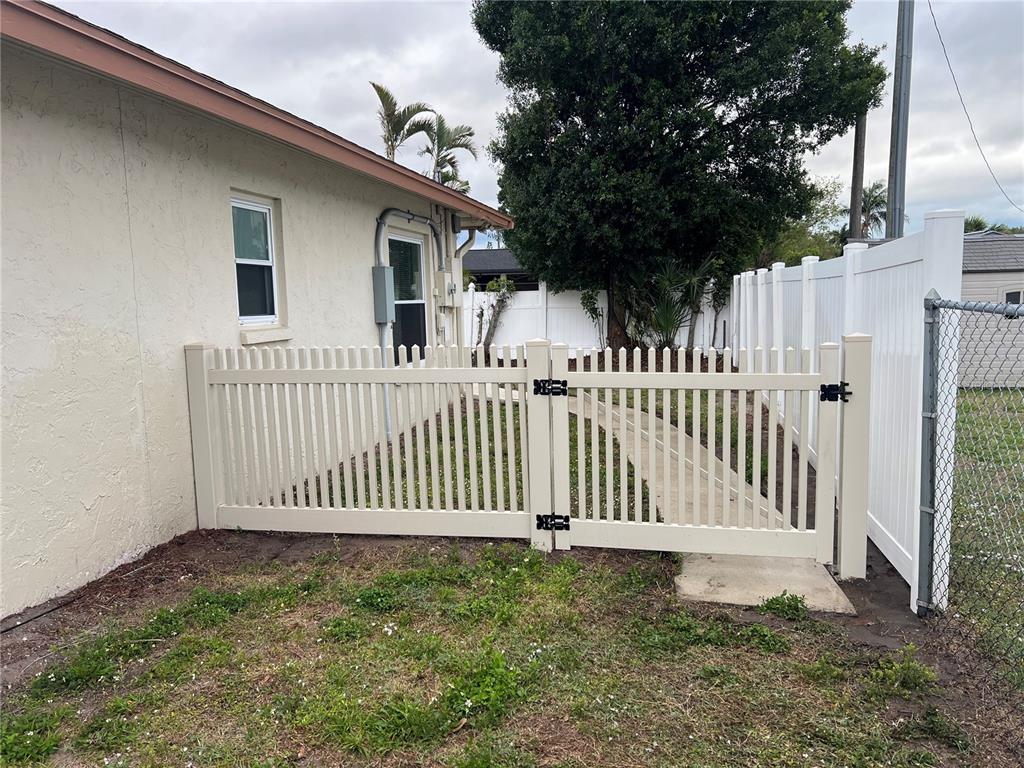 3710 Wilkinson Road Sarasota, FL 34233 - Photo 7 of 8