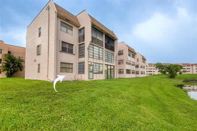 a view of a house with backyard