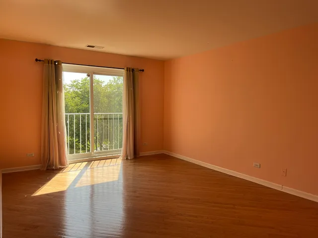 $247,900 | 805 Leicester Road, Unit 320, Elk Grove Village, IL 60007