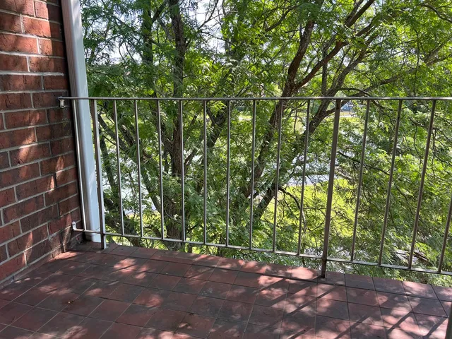 $247,900 | 805 Leicester Road, Unit 320, Elk Grove Village, IL 60007