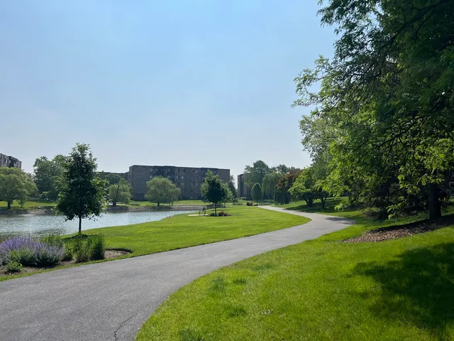 $247,900 | 805 Leicester Road, Unit 320, Elk Grove Village, IL 60007