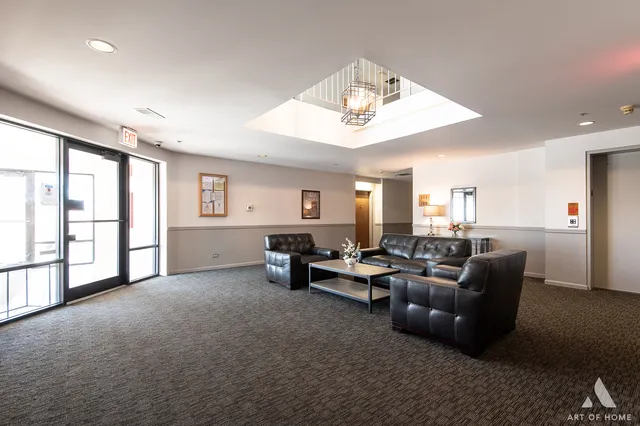 $247,900 | 805 Leicester Road, Unit 320, Elk Grove Village, IL 60007