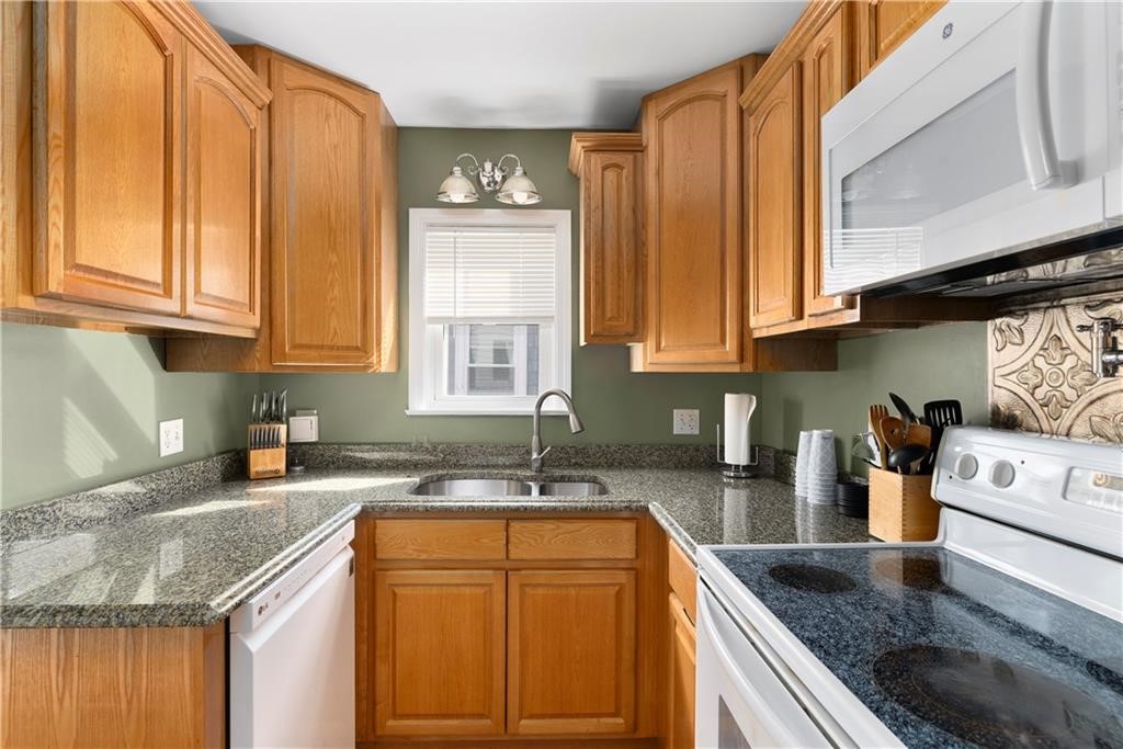 86 Metropolitan Road Providence, RI 02908 - Photo 16 of 22 Gallery Image 16