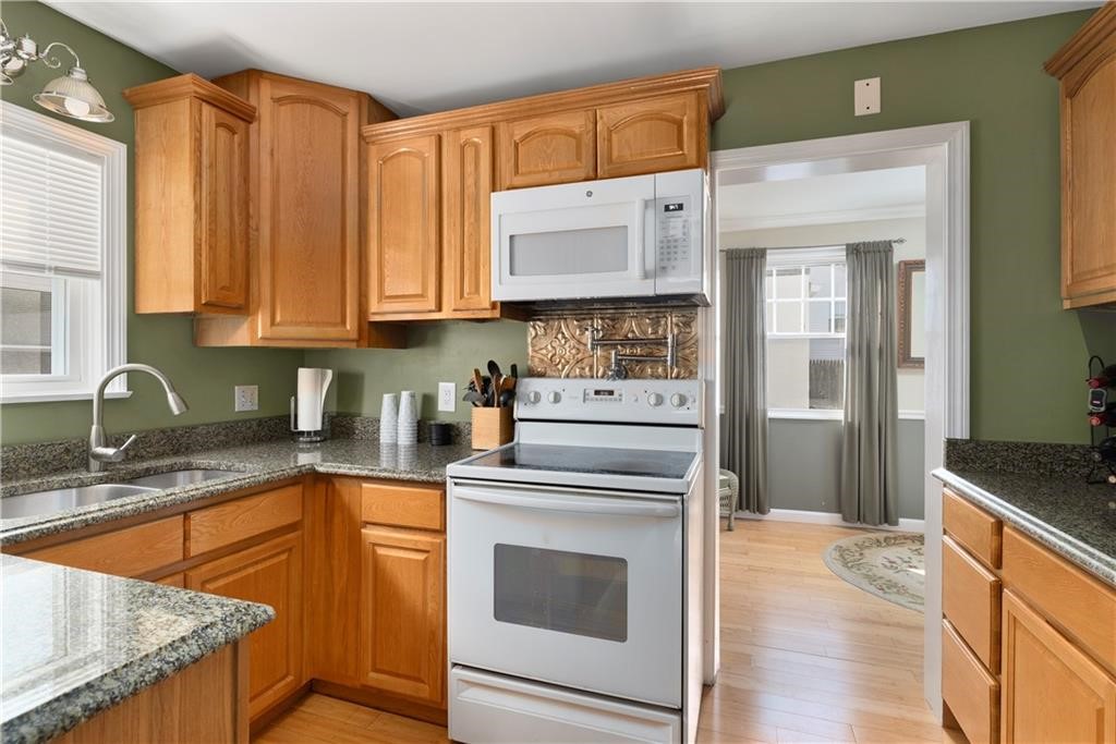 86 Metropolitan Road Providence, RI 02908 - Photo 17 of 22 Gallery Image 17