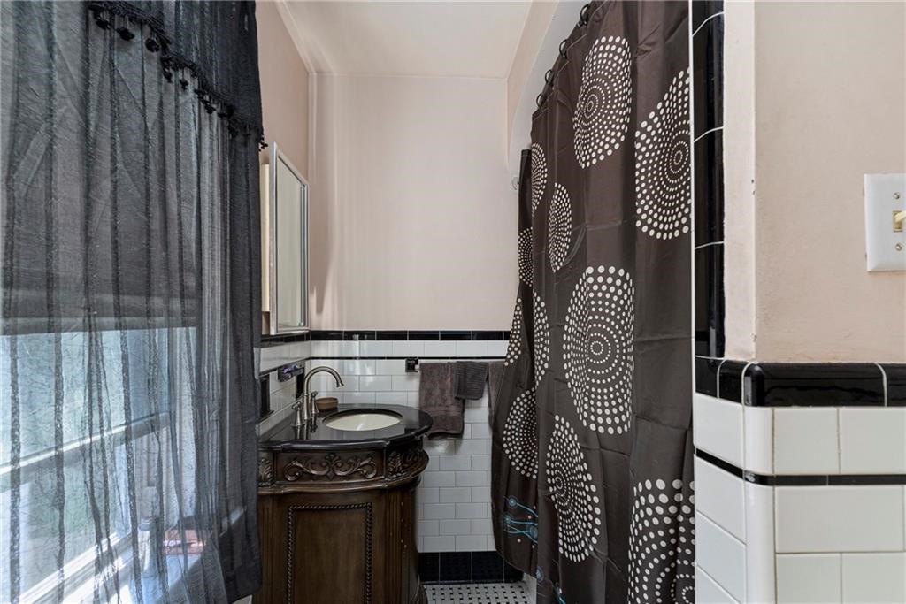 86 Metropolitan Road Providence, RI 02908 - Photo 19 of 22 Gallery Image 19