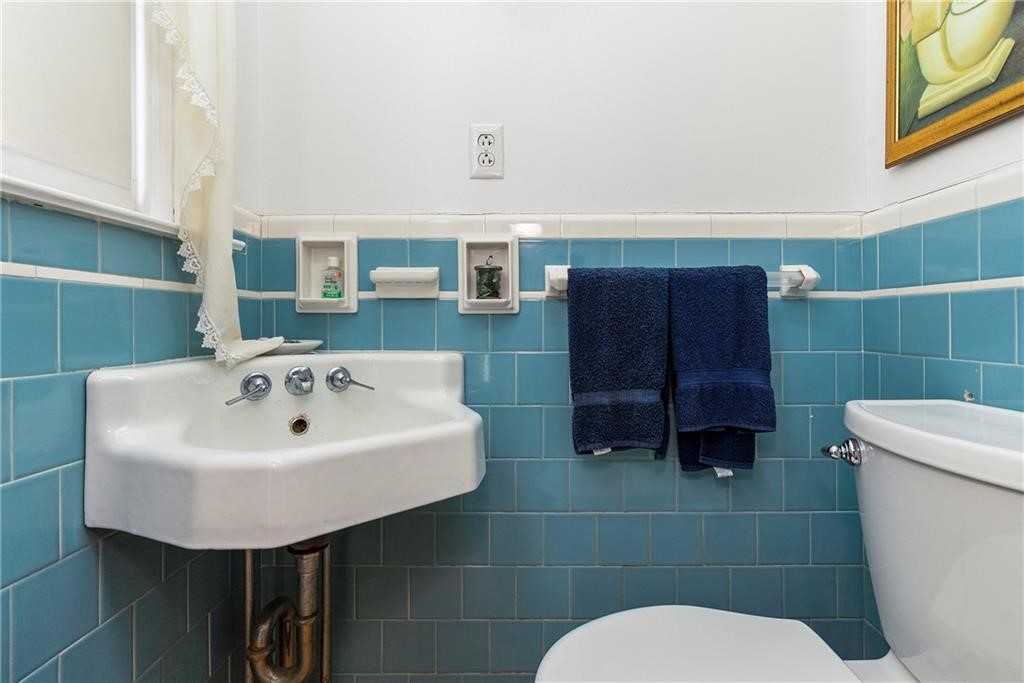 86 Metropolitan Road Providence, RI 02908 - Photo 21 of 22 Gallery Image 21