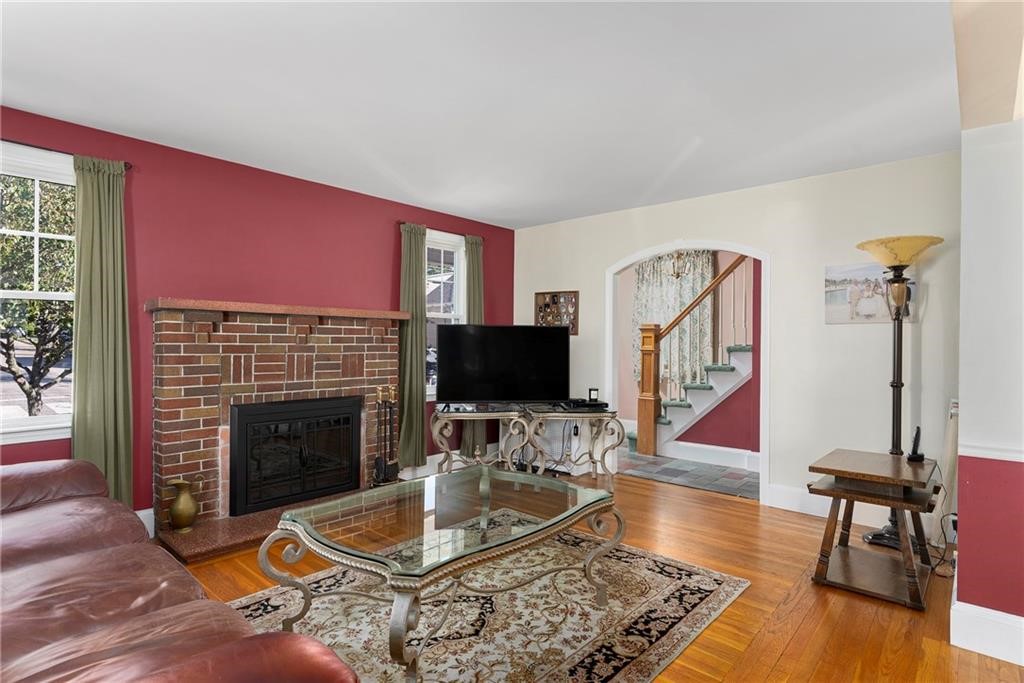 86 Metropolitan Road Providence, RI 02908 - Photo 8 of 22 Gallery Image 8