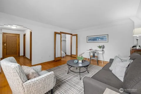 $318,000 | 519 West Roy Street, Unit 413, Seattle, WA 98119