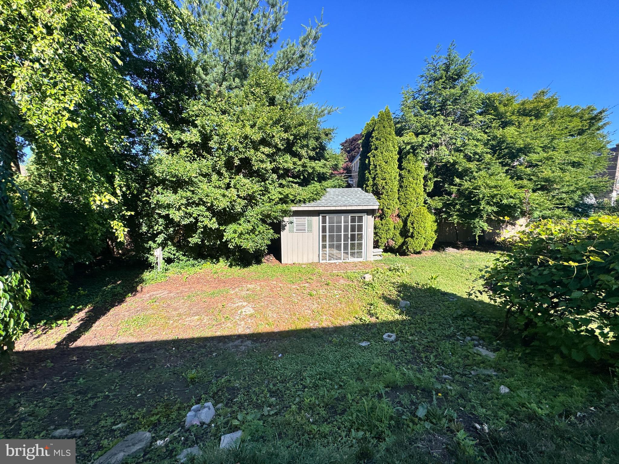 810 Irvington Road Drexel Hill, PA 19026 - Photo 4 of 30 rear yrd