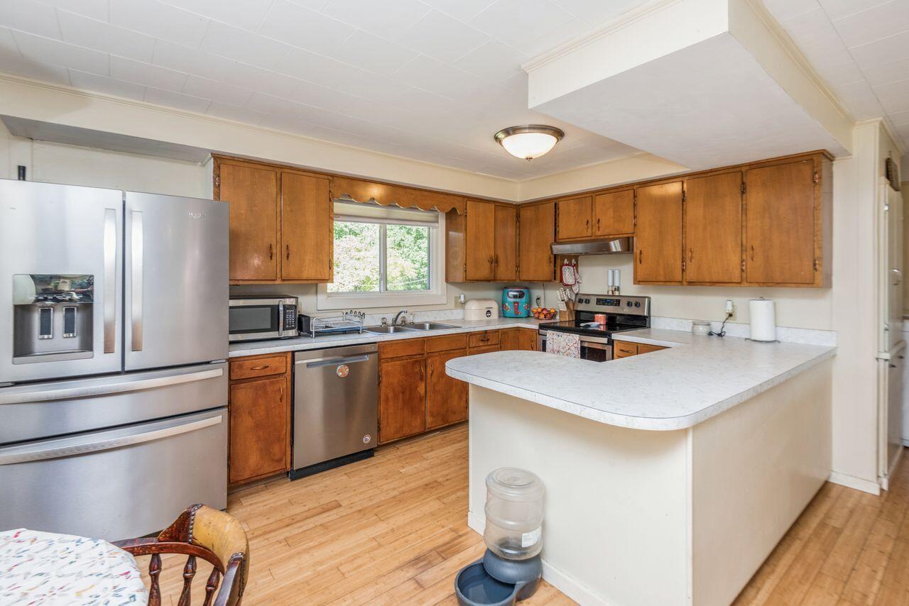 289 Country Club Road Sanford, ME 04073 - Photo 7 of 29 06_289CountryClubRd_2006_HiRes
