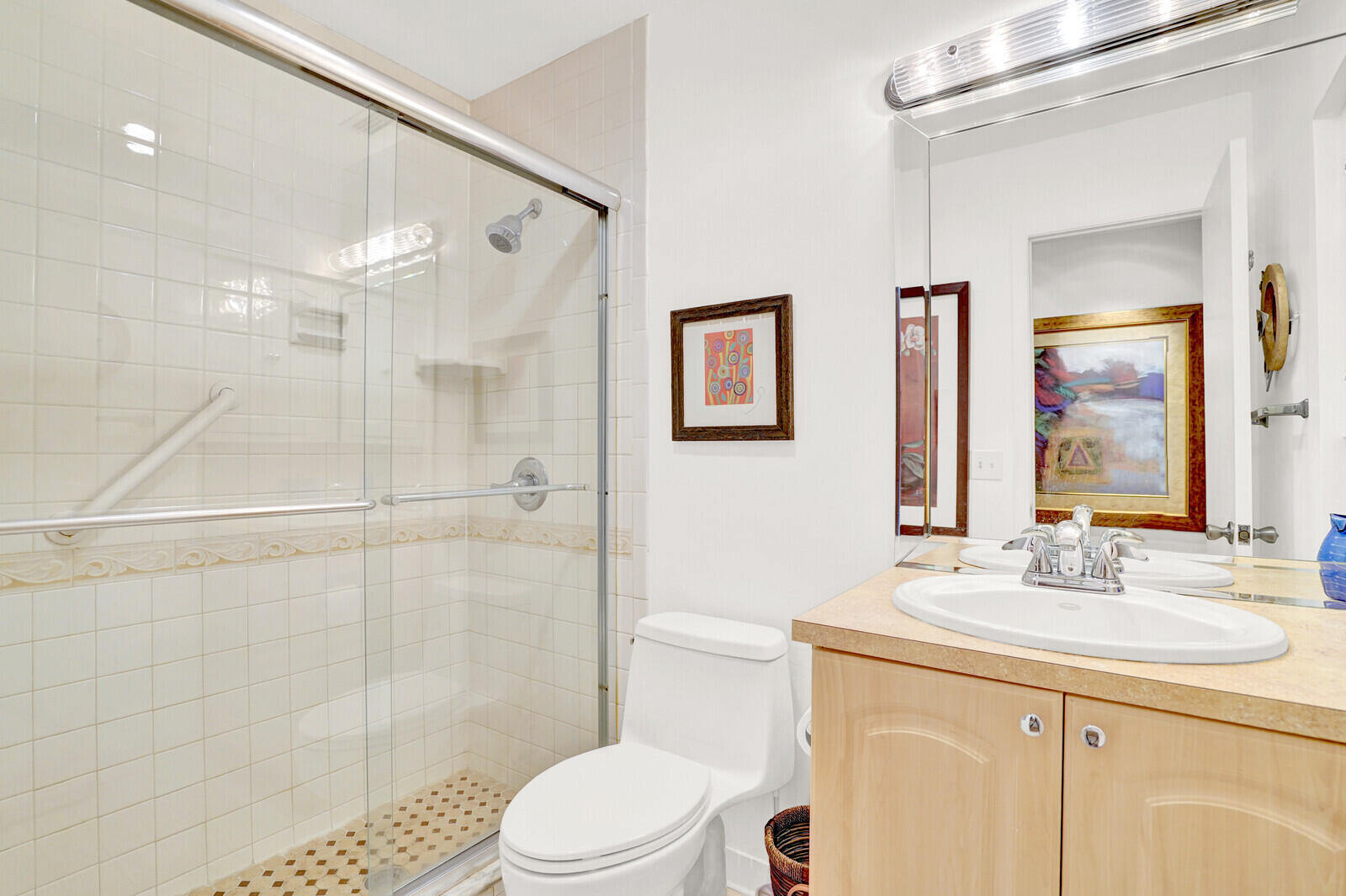 5810 Princess Palm Court, Unit B Delray Beach, FL 33484 - Photo 14 of 24 BATHROOM 2