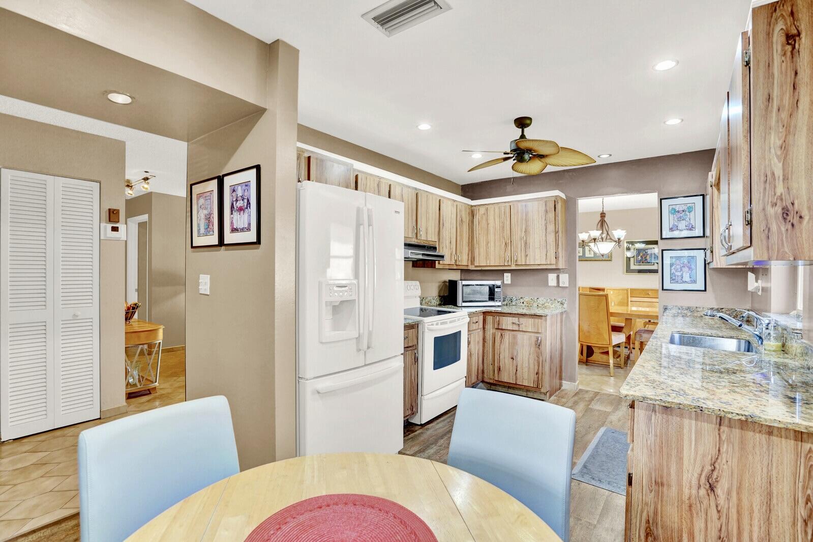 5810 Princess Palm Court, Unit B Delray Beach, FL 33484 - Photo 8 of 24 EAT-IN KITCHEN