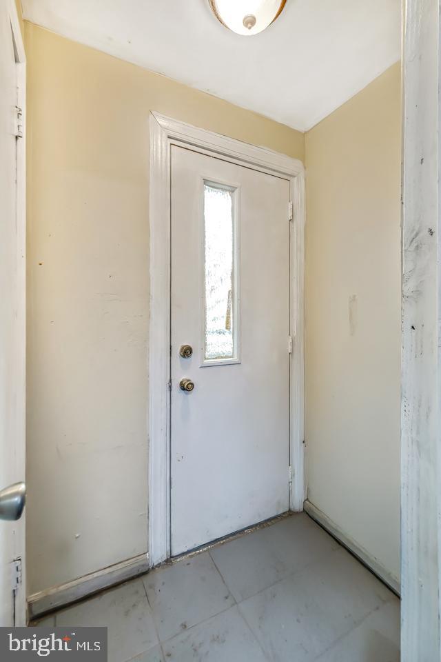 6243 Carpenter Street Philadelphia, PA 19143 - Photo 19 of 55 an empty room with windows