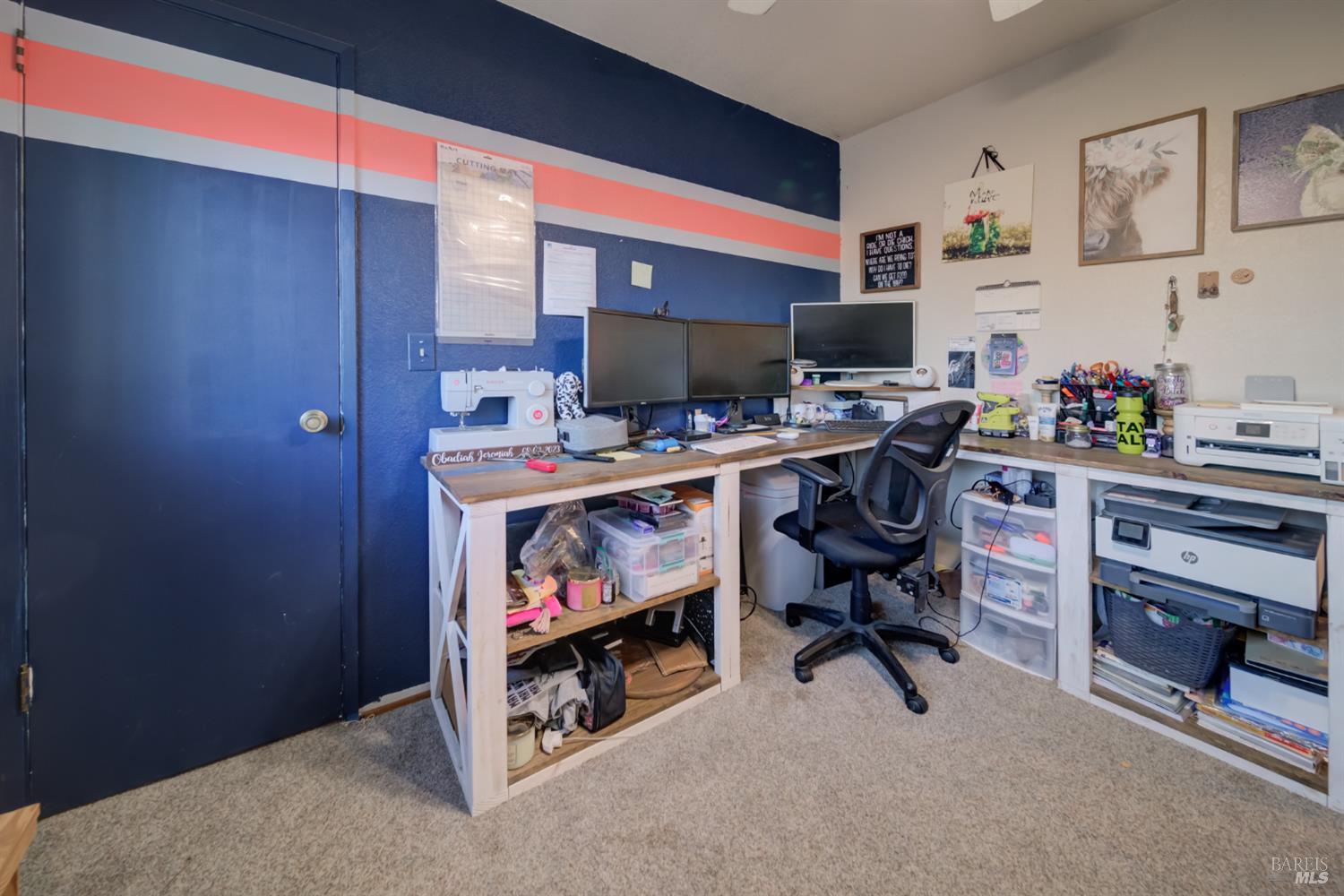 989 Suffolk Way Fairfield, CA 94533 - Photo 24 of 31 a room with furniture and a flat screen tv