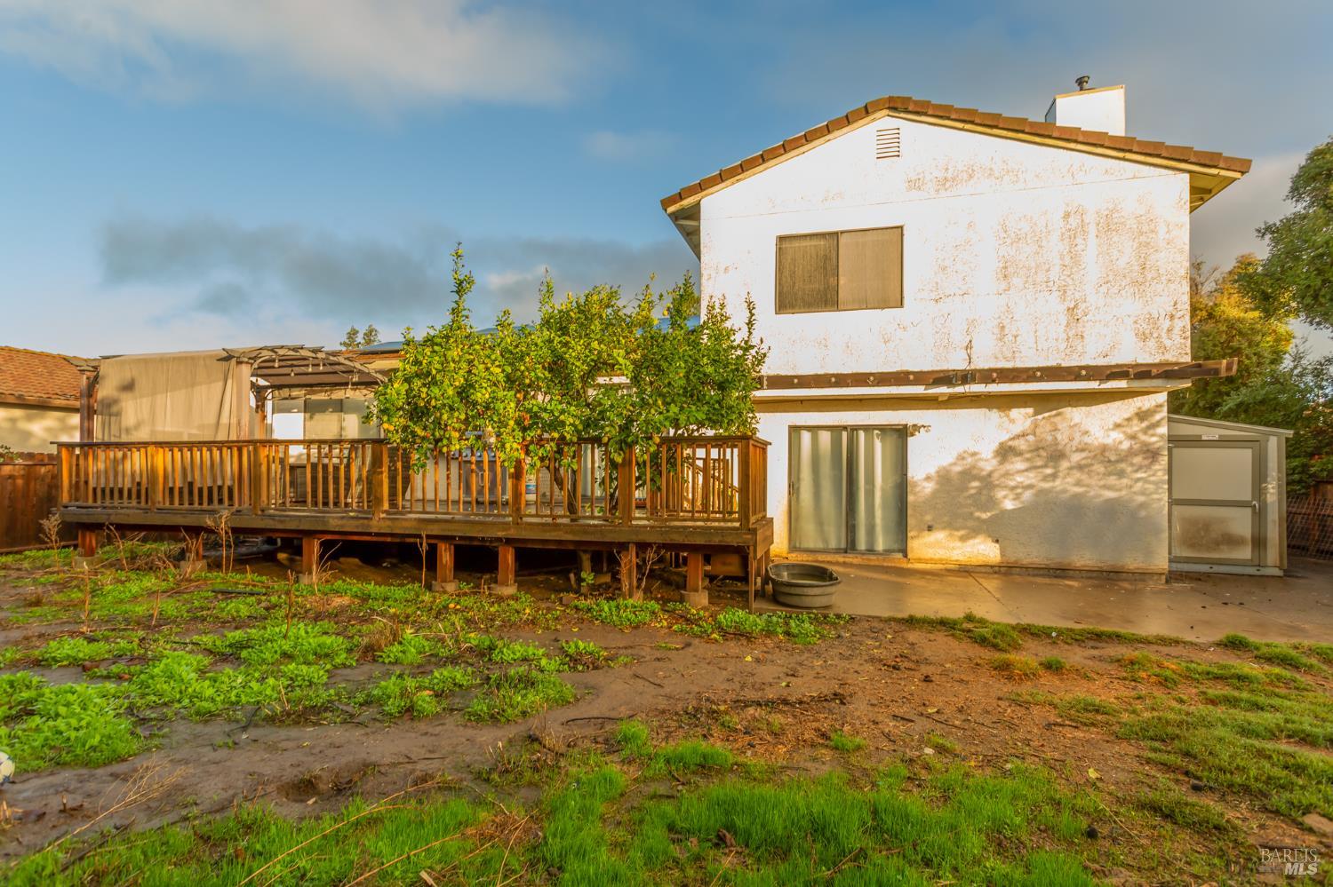 989 Suffolk Way Fairfield, CA 94533 - Photo 30 of 31 a front view of a house with a yard