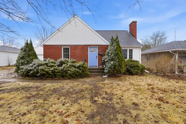 $289,900 | 242 Wisconsin Street, Mayville, WI 53050