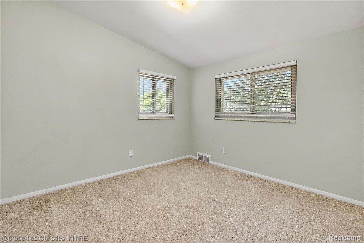 880 North Adams Road, Unit 6 Birmingham, MI 48009 - Photo 16 of 21 19-880 N Adams-19.jpg