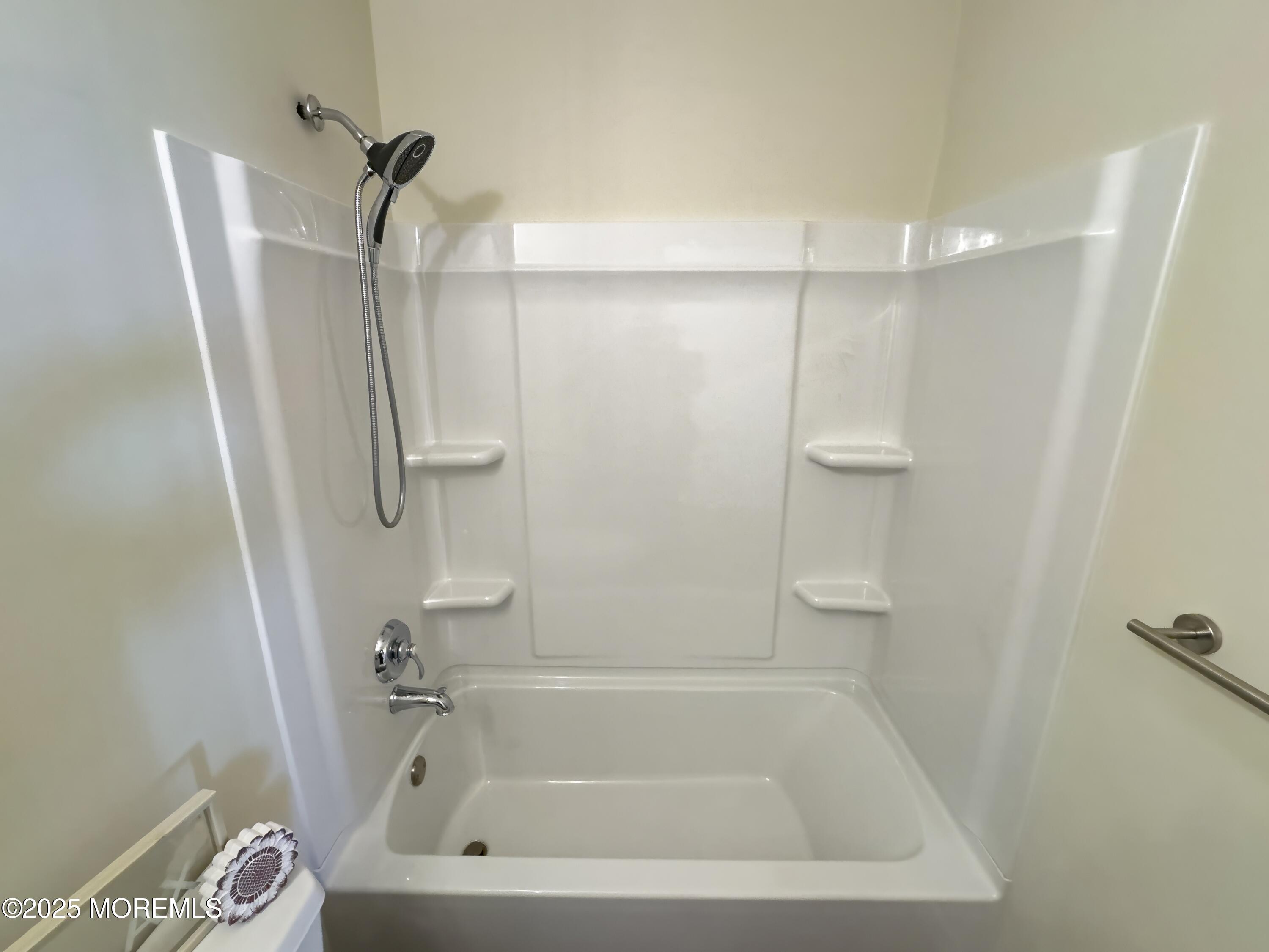 30 Bryant Drive Jackson, NJ 08527 - Photo 19 of 58 a bathroom with a bathtub